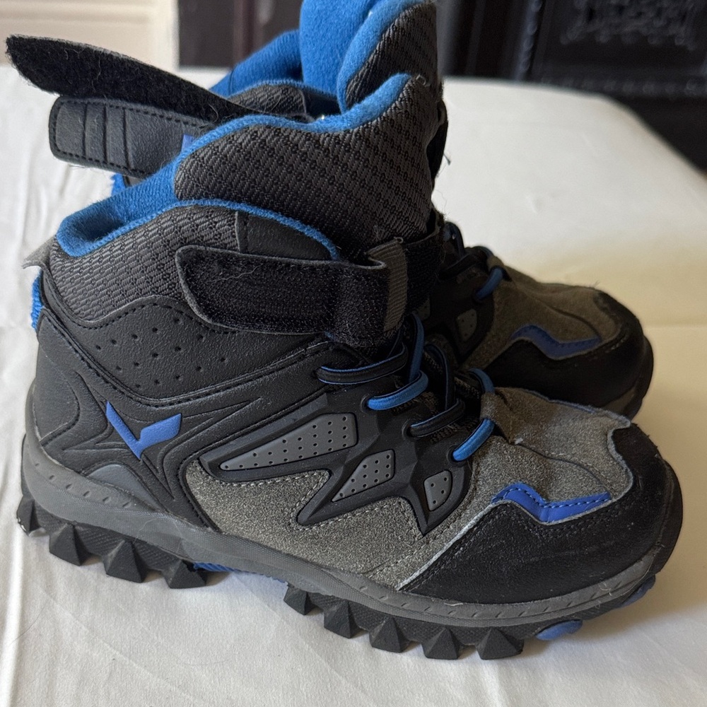 Kids High-Top Hiking Boots - Black and Blue